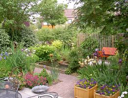 Kleurige beplanting en gevarieerde bladtinten.