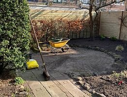 Tuinonderhoud en opfrissen van borders